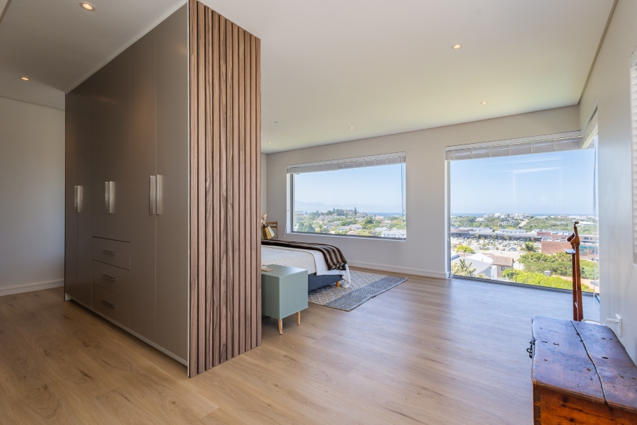 4 Bedroom Property for Sale in Whale Rock Western Cape